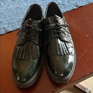 Ladies lace up patent leather European Oxford shoes size 41 or 10.5 Dark green